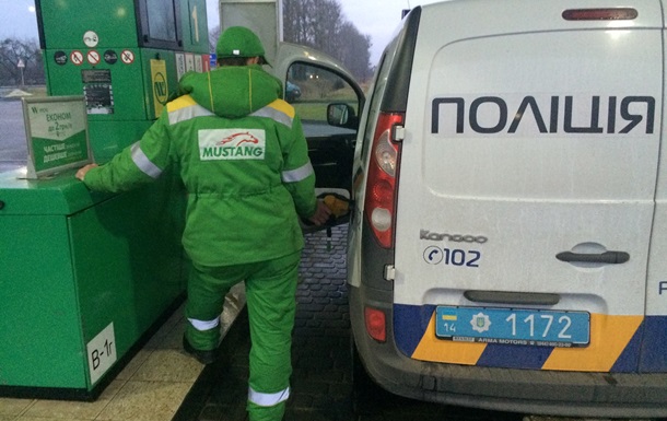 На Львовщине полицейские украли четыре литра бензина