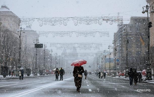 На выходных киевлян ждут снег и гололед