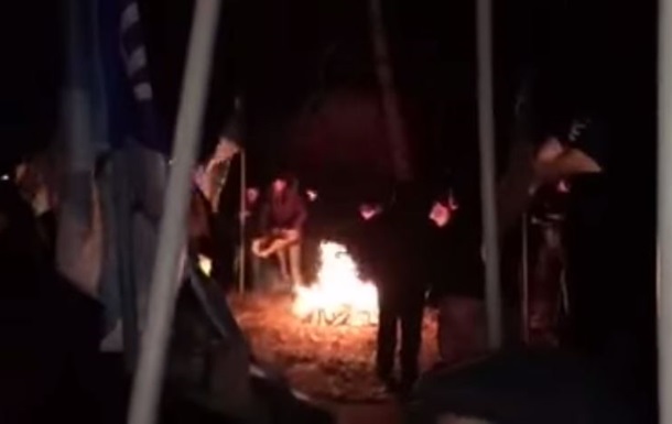В Молдове разожгли костер у резиденции президента