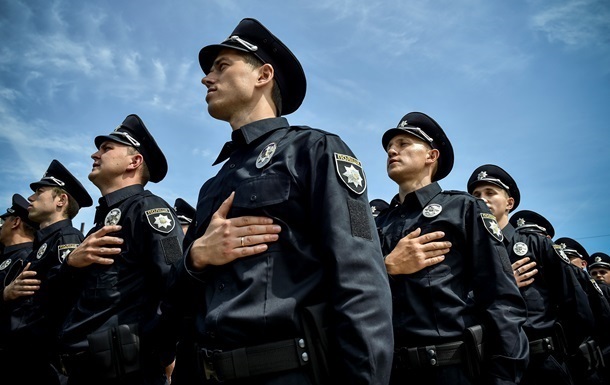 Новая полиция получит от Канады видеокамеры и форму