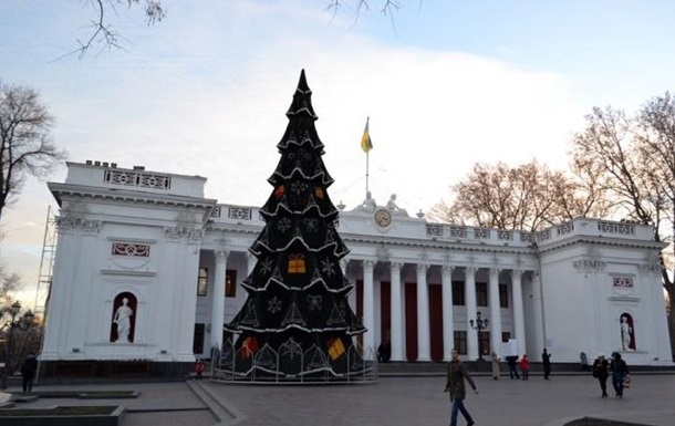 В Одессе установили главную елку
