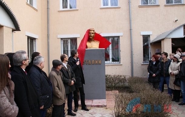 В Луганске открыли памятник Сталину