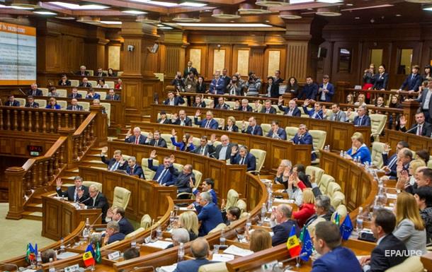 В парламенте Молдовы раскололась фракция коммунистов