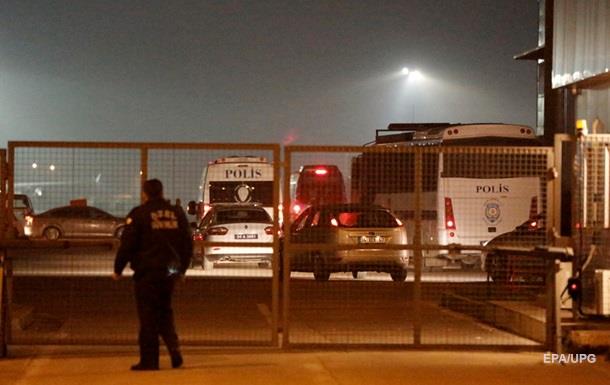 Взрыв в аэропорту Стамбула: погибла женщина