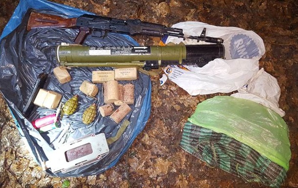 Член  Харківських партизан  здався СБУ і показав схованку зі зброєю