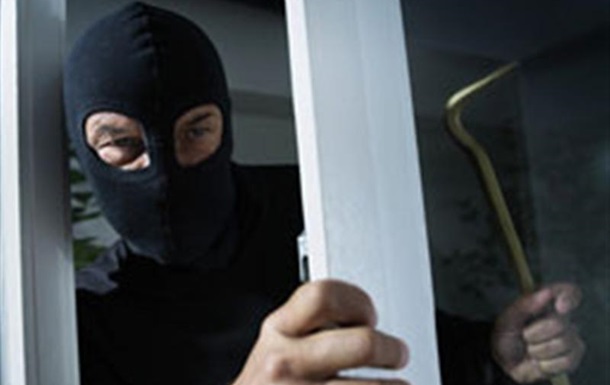В Сумской области неизвестные в масках ограбили предпринимателя
