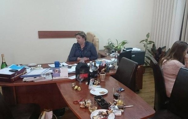Саакашвили объяснил взятку своей чиновницы