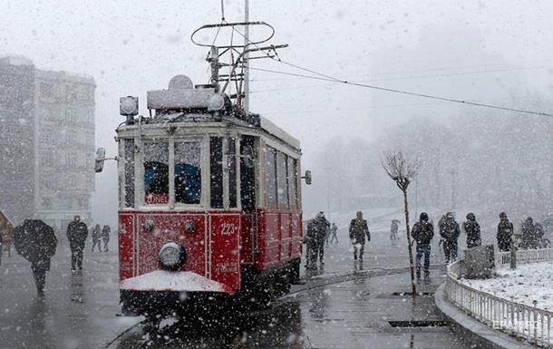 Туреччину накрило рясними снігопадами