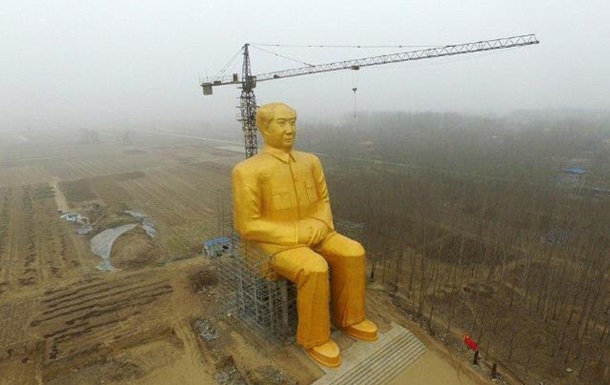 В Китае установили 36-метрового золотого Мао