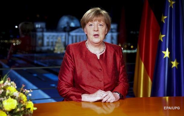 Меркель требует  жесткого ответа  на нападения в Кельне