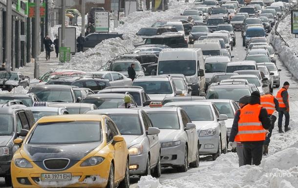 Яценюк призвал украинцев делиться фото уборки снега