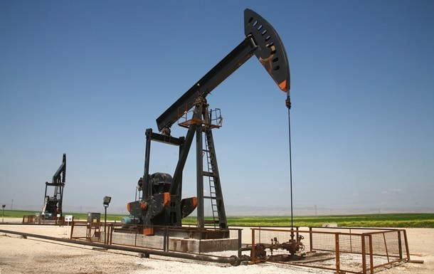 Нефть снова дешевеет: Brent опустилась ниже $34