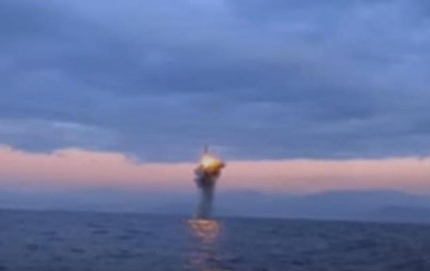 З явилося відео запуску ракети з підводного човна КНДР