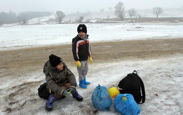 Діти біженців закидали поліцейських сніжками