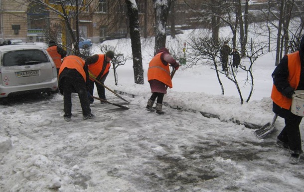 Убирать снег в Киеве будут круглосуточно