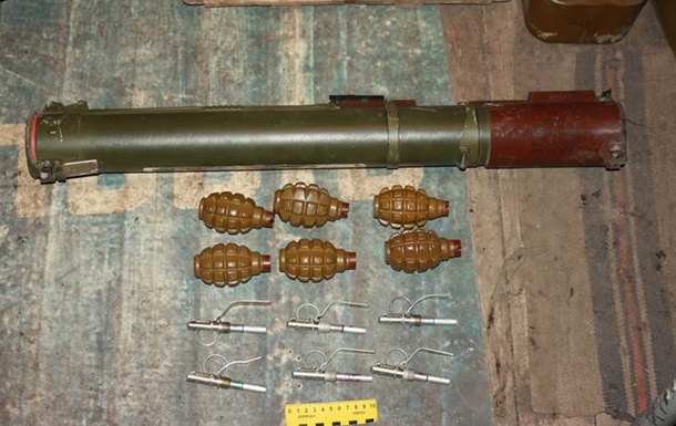 СБУ виявила на Донбасі три схованки з боєприпасами