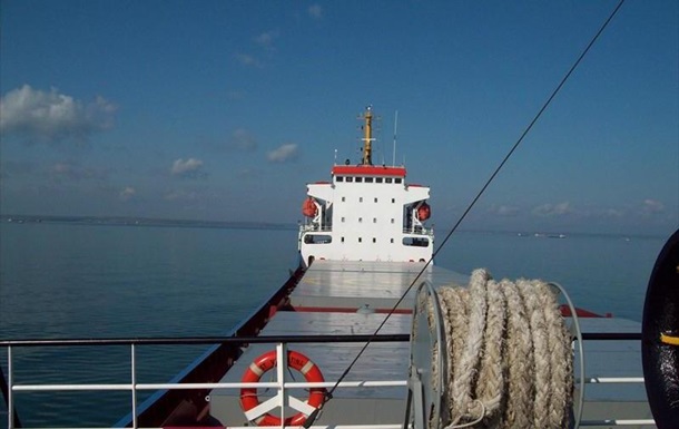 В Азовском море село на мель иностранное судно