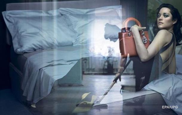 Прибиральницю  Газпрому  із сумкою Dior висміяли в мережі