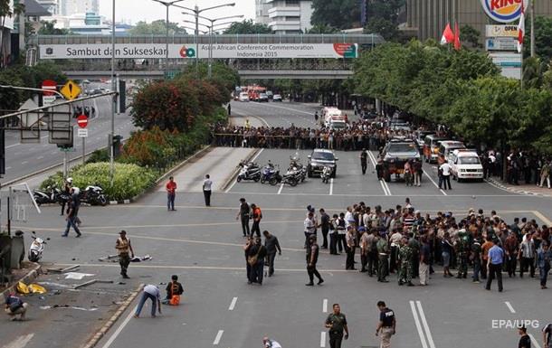 Вибухи в Джакарті: моторошні фото з місць теракту. 18+