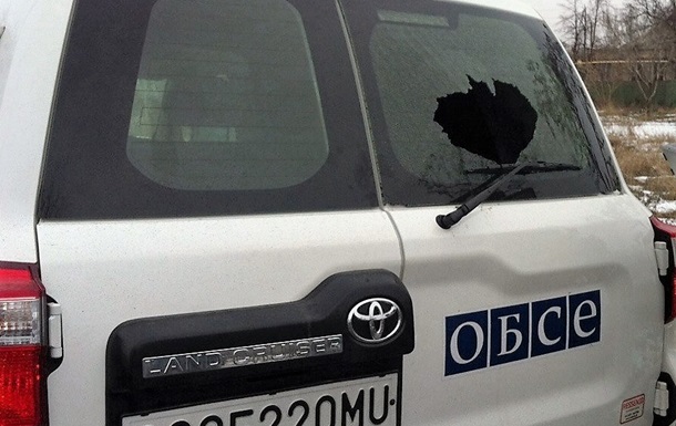 В Марьинке снайпер обстрелял машину ОБСЕ - штаб АТО