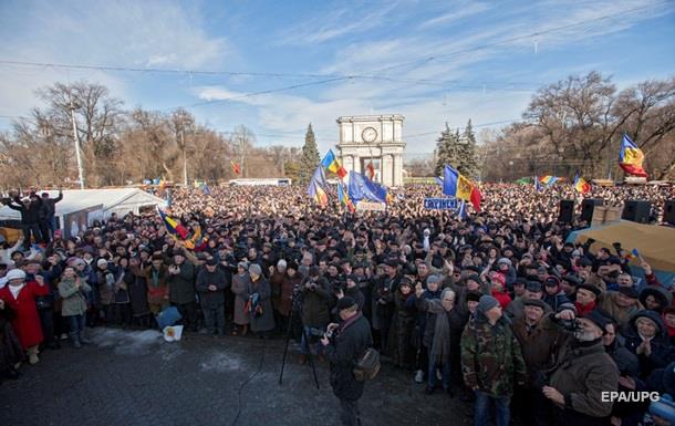 В Кишиневе собрались многотысячные митинги против премьера