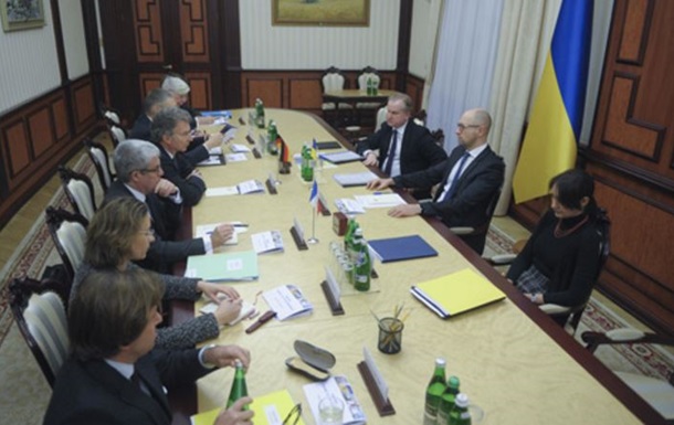 Яценюк встретился с посланниками Олланда и Меркель