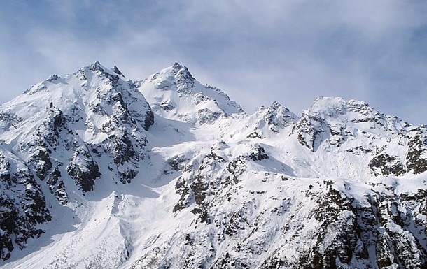 На Кавказі українські альпіністи потрапили під лавину