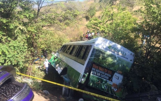 У Нікарагуа понад 50 людей постраждали у ДТП з автобусом