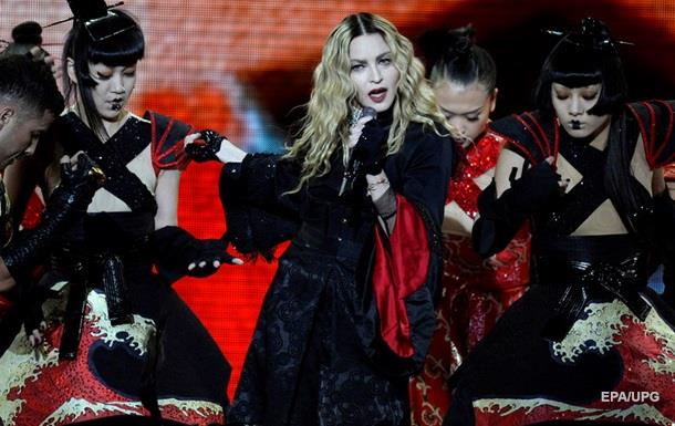 Мадонна со сцены обругала матом Гая Ричи 