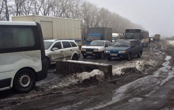 На блокпосту ДНР біля Горлівки кілометрова черга
