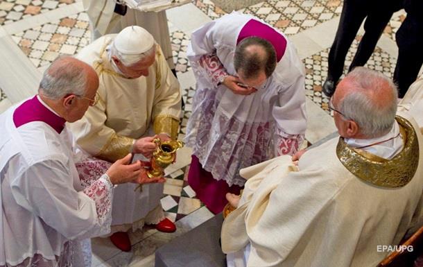 Папа Франциск допустив жінок до обряду обмивання ніг
