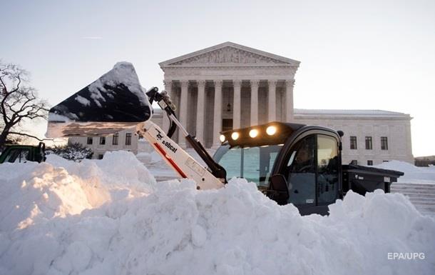 Жертвами снежной бури в США стали почти 60 человек