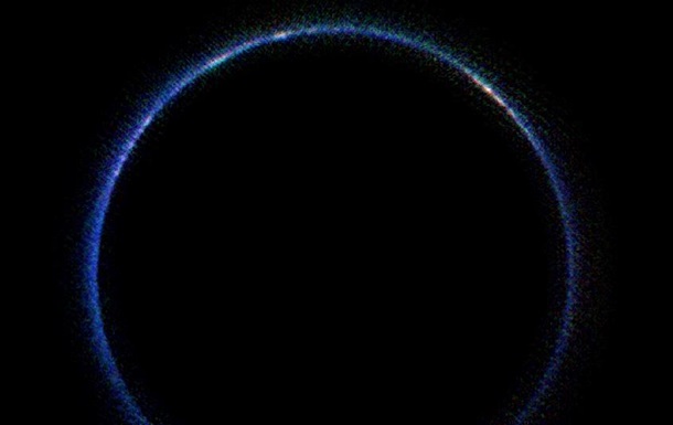 Половина Плутона опинилася під водним льодом