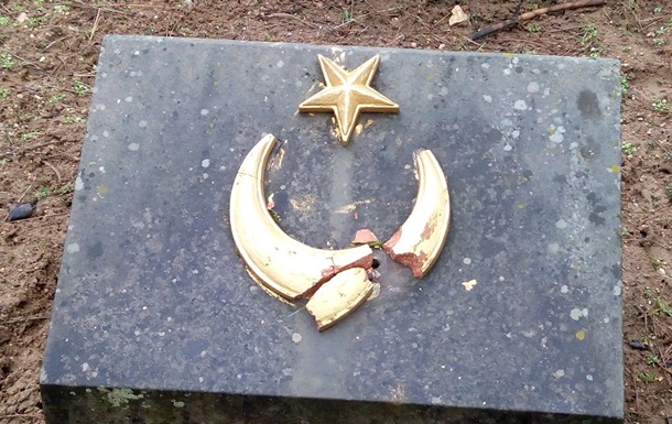 В Крыму повредили турецкий мемориал