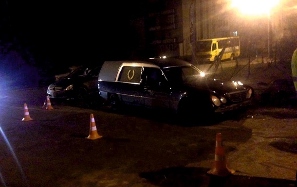 Во Львове попал в ДТП пьяный автослесарь на катафалке