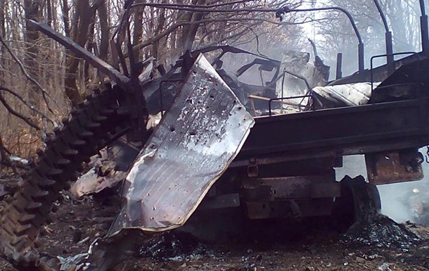 На Донбассе подорвалось авто с бойцами 