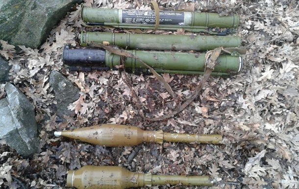 У зоні АТО знайшли дві схованки з гранатометами