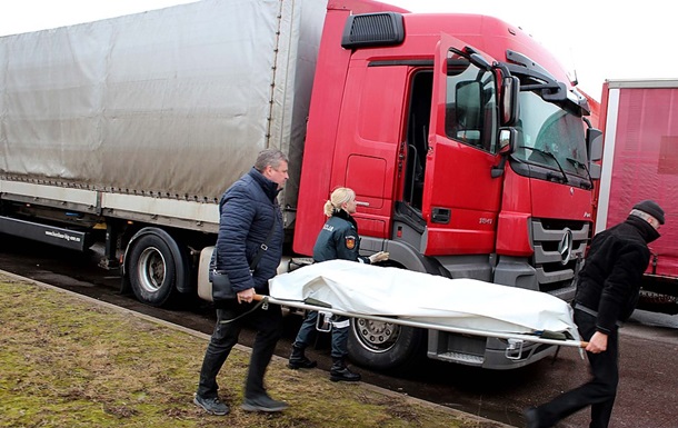 В Литве покончил с собой застрявший в очереди дальнобойщик из РФ