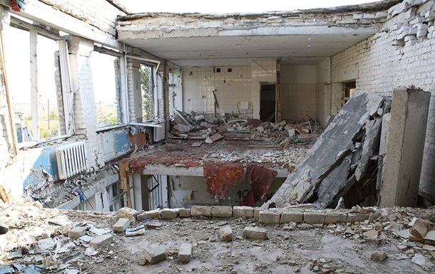 HRW: Школярі на Донбасі не можуть вчитися через зруйновані школи