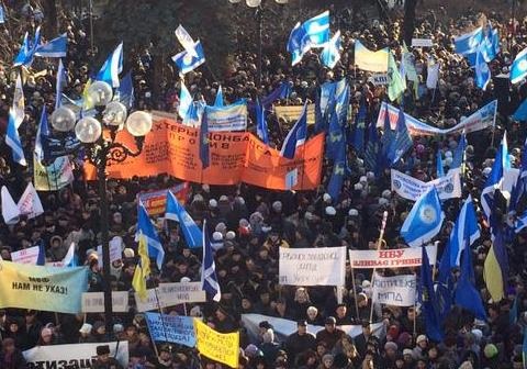 На улицы Киева выйдут 4 тысячи полицейских и военных и установят металлоискатели