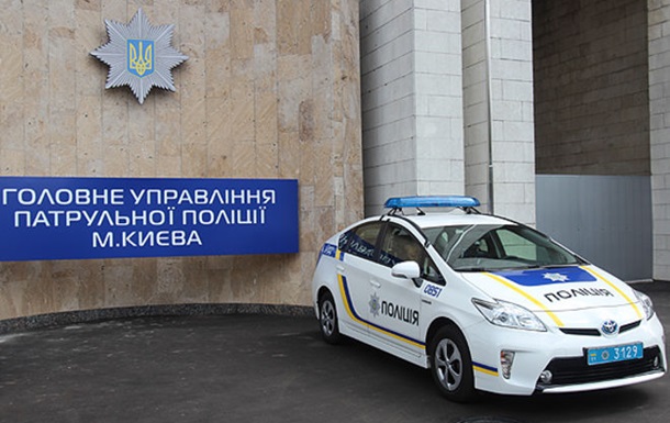 У прокуратурі розповіли, що вилучили у патрульних Києва
