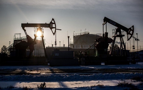 Нефть снова дешевеет на статистике из США
