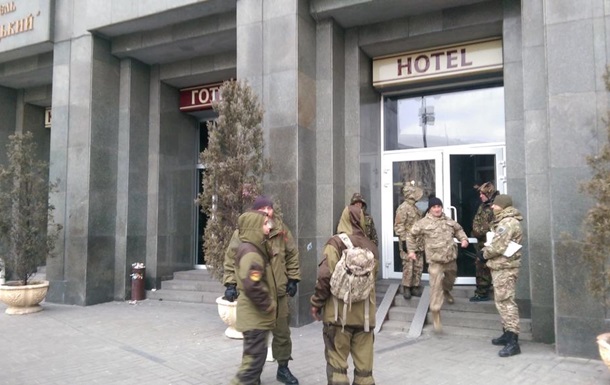 Делегація Міноборони залишила готель Козацький