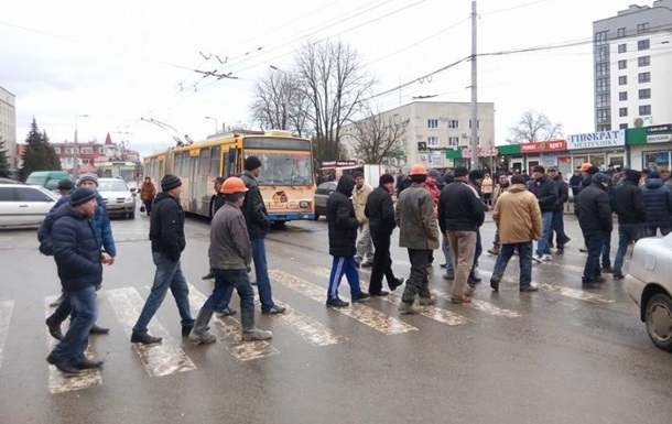 В Тернополе митингующие перекрыли проспект