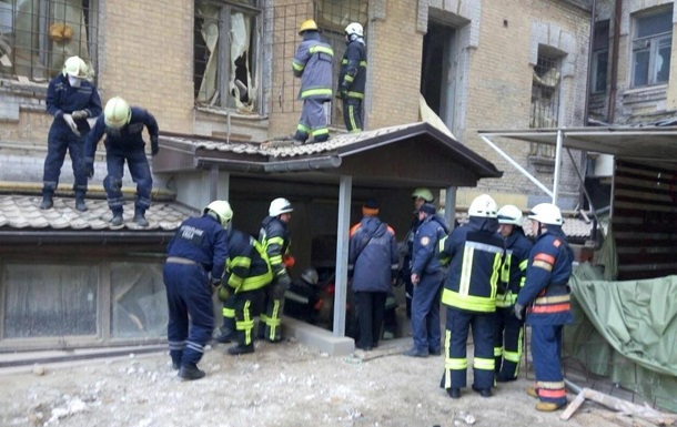 Под завалами дома в Киеве найден погибший