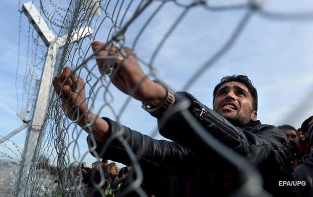 Мігранти зашили собі роти, протестуючи проти знесення табору для біженців