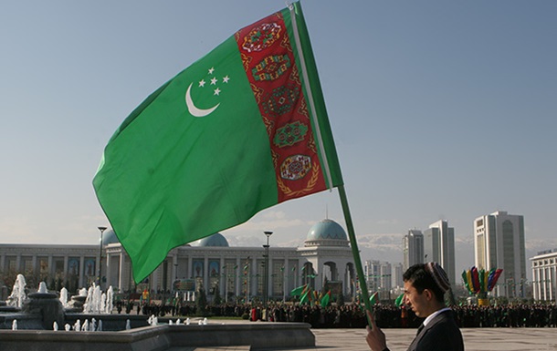 В Туркмении за неверные прогнозы уволили главного синоптика