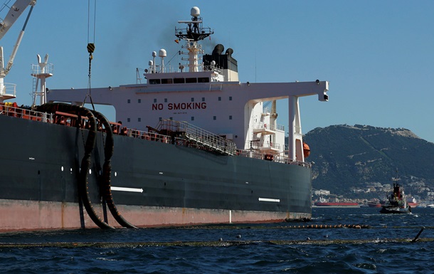 Перший танкер з іранською нафтою прибув до Європи