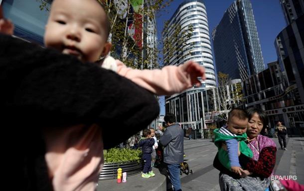 Китаец продал новорожденную дочь ради iPhone и мотоцикла