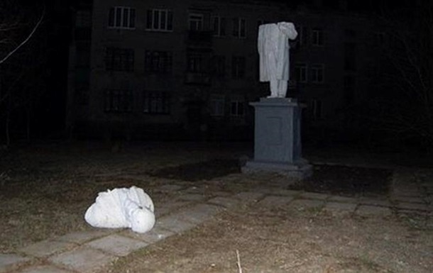 На Харківщині знесли пам ятники Леніну і Кірову